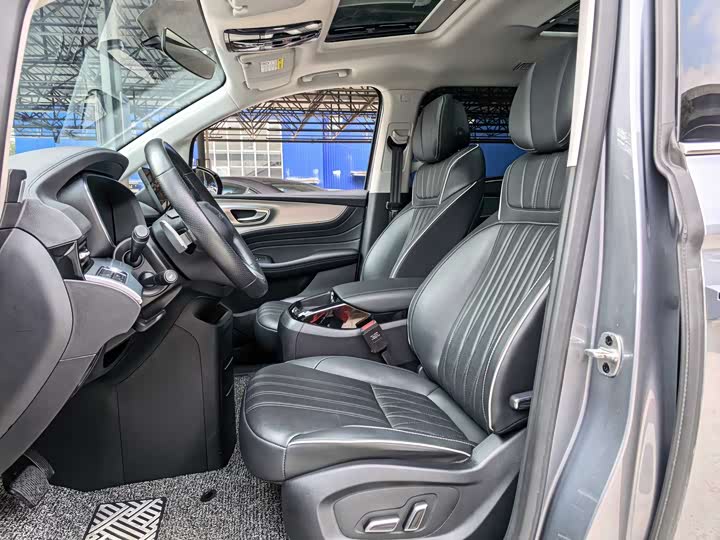 Фото 3 - Roewe iMax 8