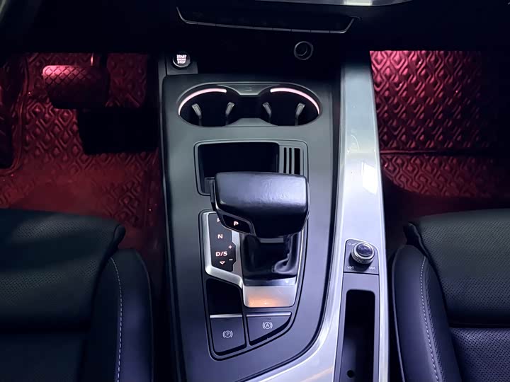 Фото 4 - Audi A4L