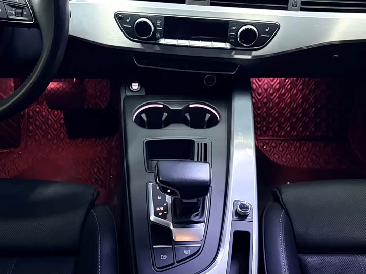 Фото 6 - Audi A4L