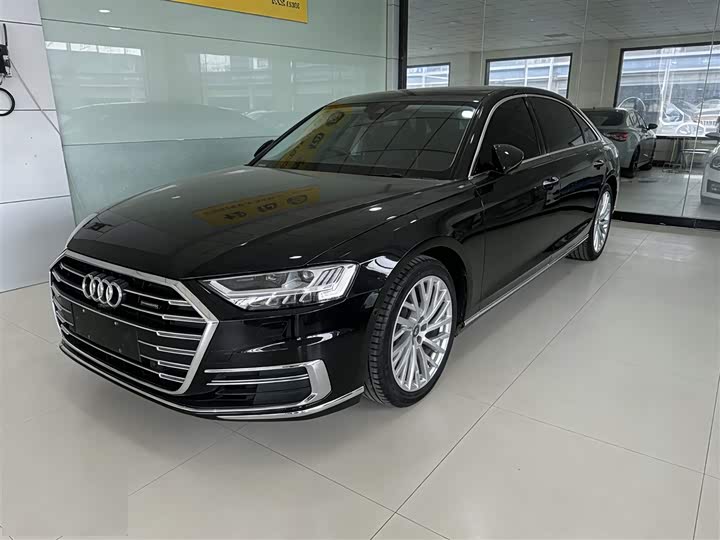 Фото 1 - Audi A8