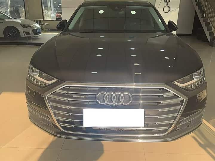 Фото 2 - Audi A8