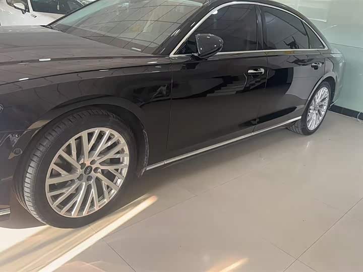 Фото 3 - Audi A8
