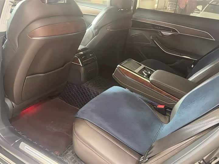 Фото 4 - Audi A8