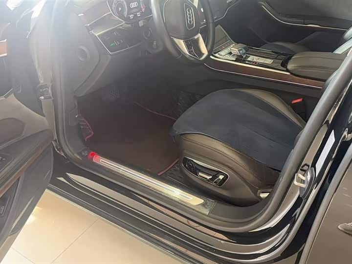 Фото 5 - Audi A8