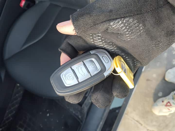 Фото 8 - Hongqi E-QM5