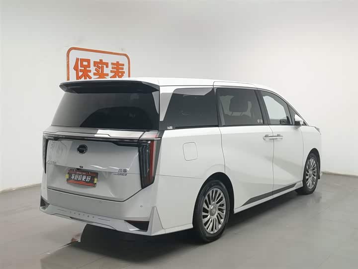 Фото 2 - GAC Trumpchi M8