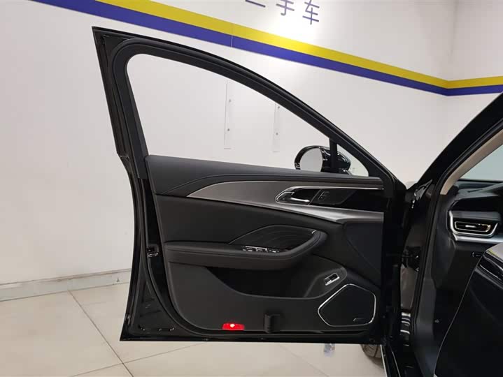 Фото 7 - Hongqi H5