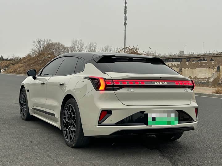 Фото 4 - Zeekr 001