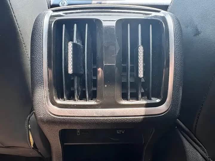 Фото 8 - Bestune B70