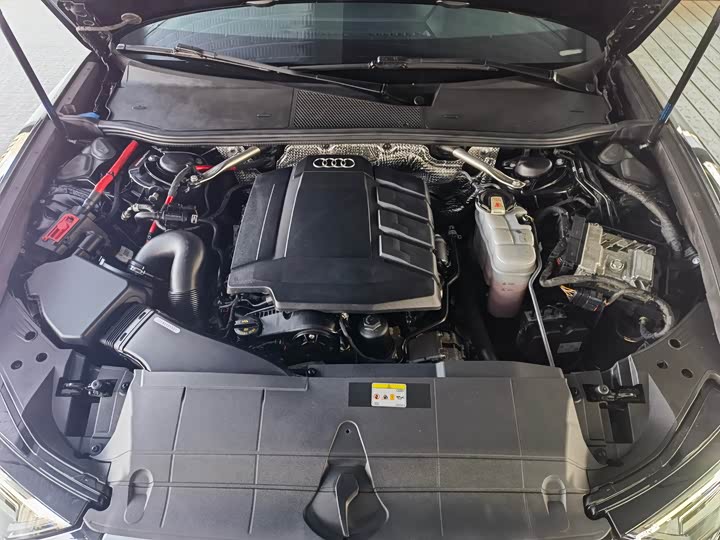 Фото 6 - Audi A6L