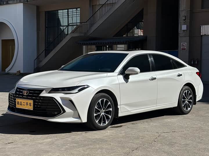 Фото 2 - Toyota Avalon