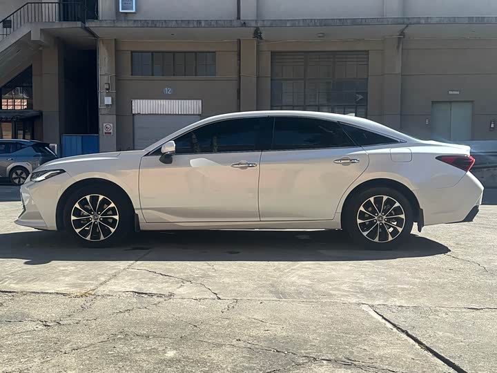 Фото 4 - Toyota Avalon