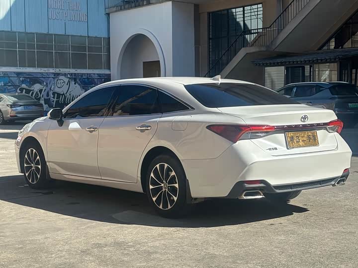 Фото 5 - Toyota Avalon