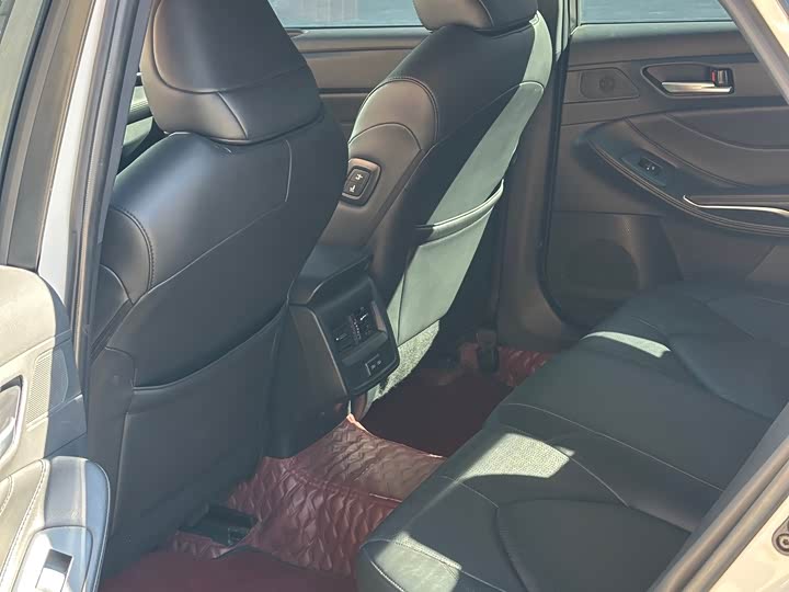 Фото 9 - Toyota Avalon