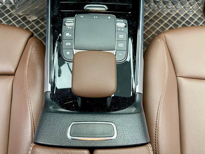 Фото 9 - Mercedes-Benz GLB-Class