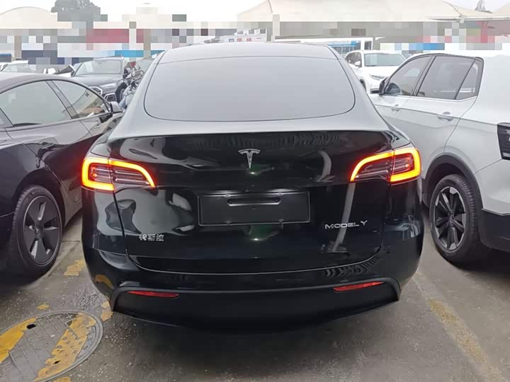 Фото 6 - Tesla Model Y