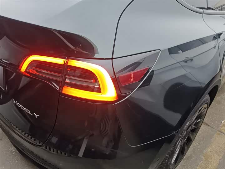 Фото 8 - Tesla Model Y