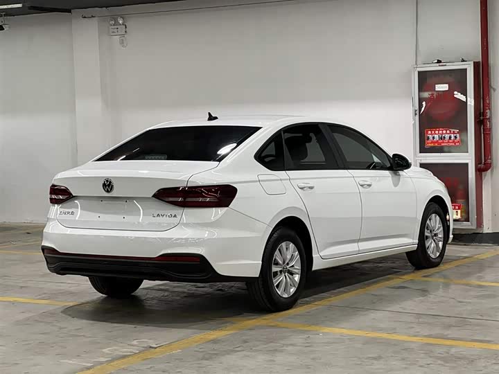 Фото 5 - Volkswagen Lavida