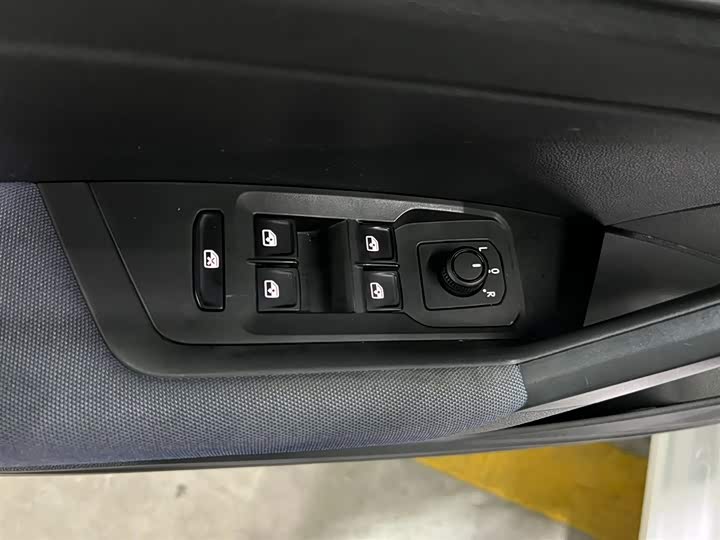 Фото 9 - Volkswagen Lavida