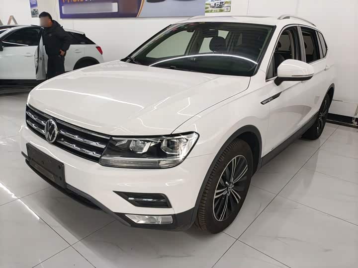 Фото 2 - Volkswagen Tiguan L Pro