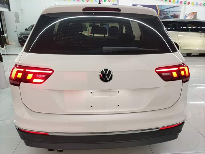 Фото 6 - Volkswagen Tiguan L Pro