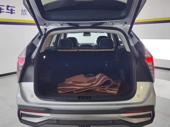 Фото 4 - Geely Atlas L