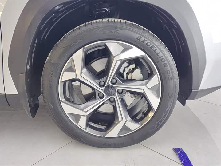 Фото 6 - Geely Atlas L