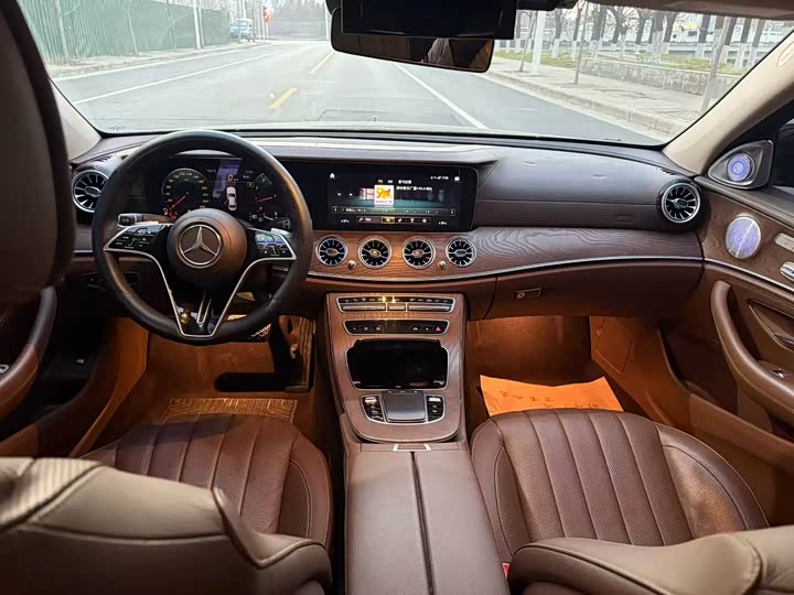 Фото 5 - Mercedes-Benz E-Class