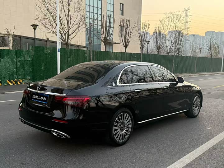 Фото 9 - Mercedes-Benz E-Class