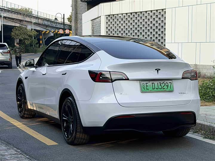 Фото 6 - Tesla Model Y