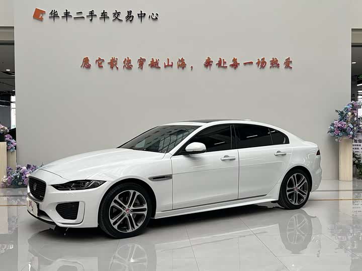 Фото 1 - Jaguar XE L