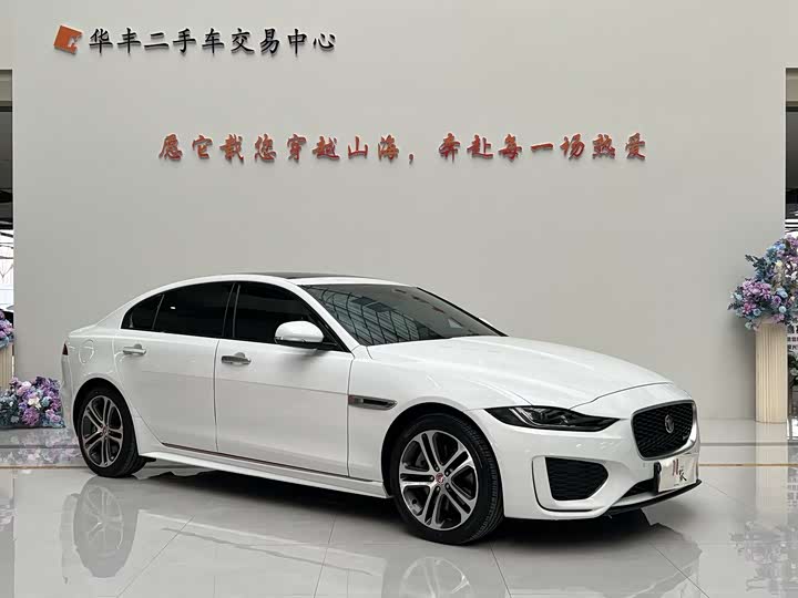Фото 3 - Jaguar XE L