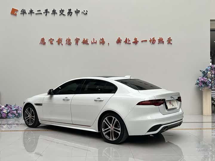 Фото 4 - Jaguar XE L