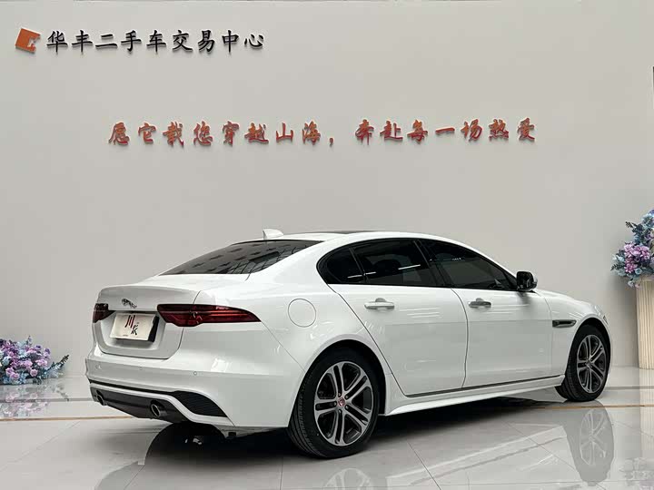 Фото 6 - Jaguar XE L