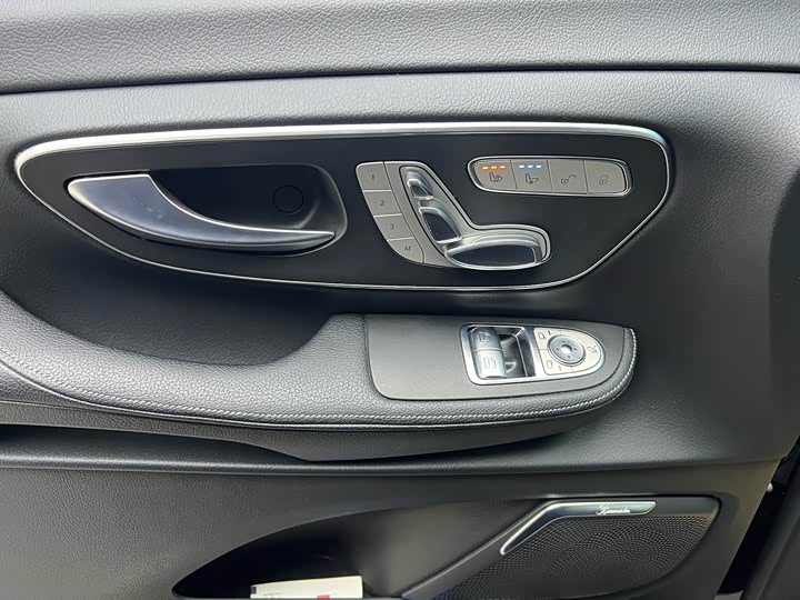 Фото 8 - Mercedes-Benz V-Class