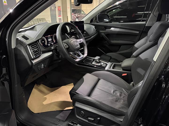 Фото 4 - Audi Q5L