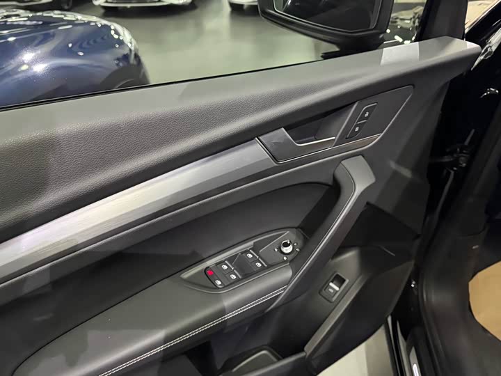 Фото 5 - Audi Q5L