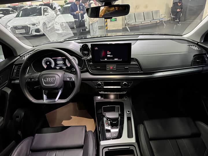 Фото 8 - Audi Q5L