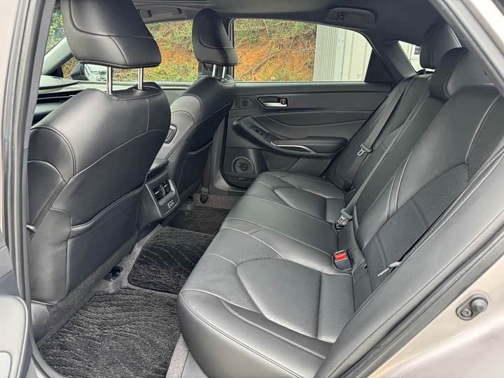 Фото 8 - Toyota Avalon