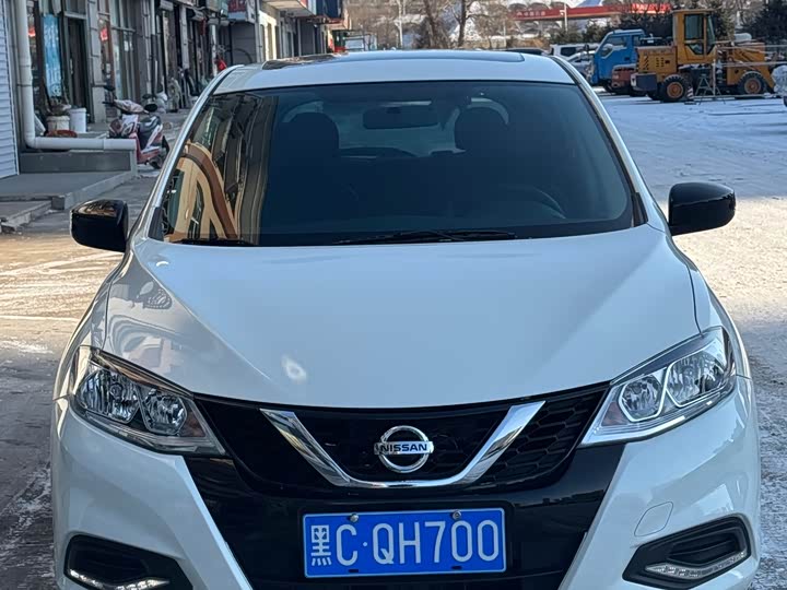 Фото 1 - Nissan Tiida