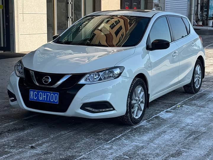 Фото 2 - Nissan Tiida