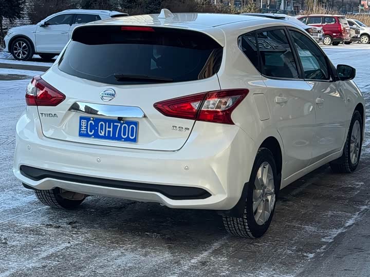 Фото 4 - Nissan Tiida