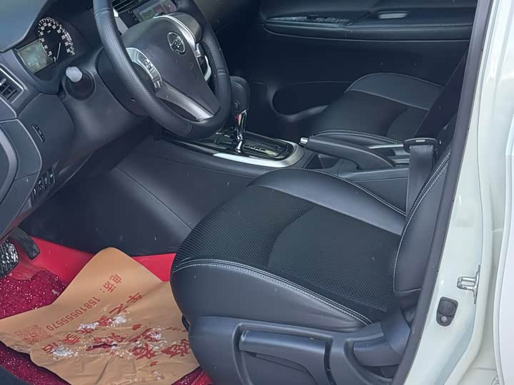 Фото 7 - Nissan Tiida