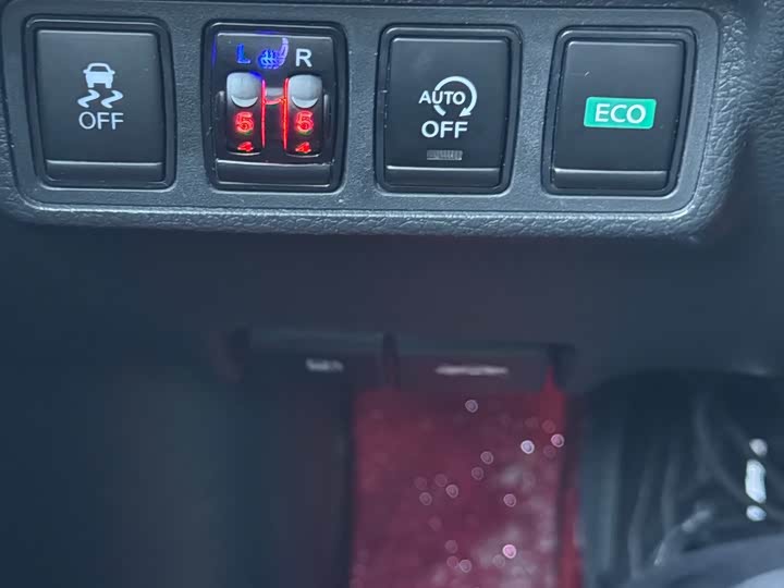 Фото 8 - Nissan Tiida