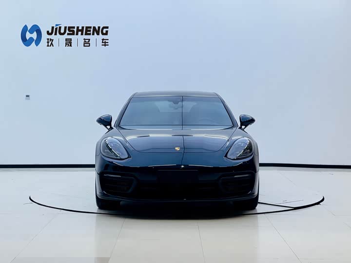 Фото 2 - Porsche Panamera