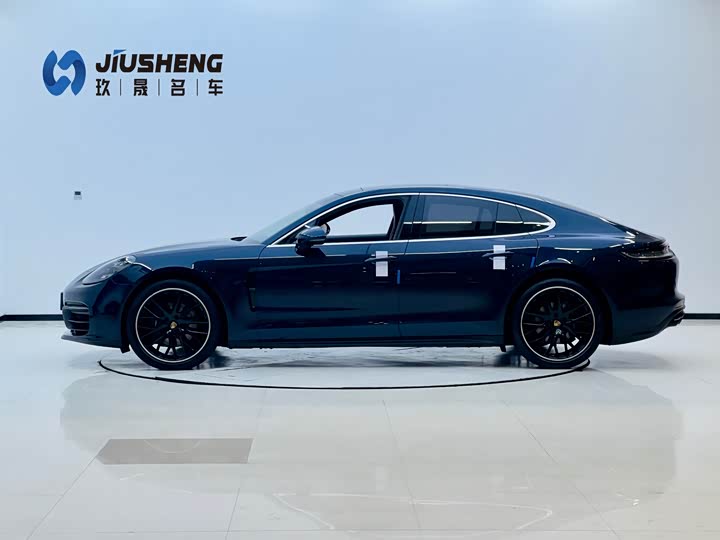 Фото 3 - Porsche Panamera