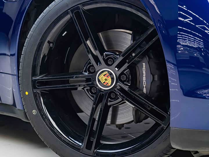 Фото 3 - Porsche Taycan