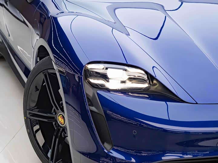 Фото 8 - Porsche Taycan