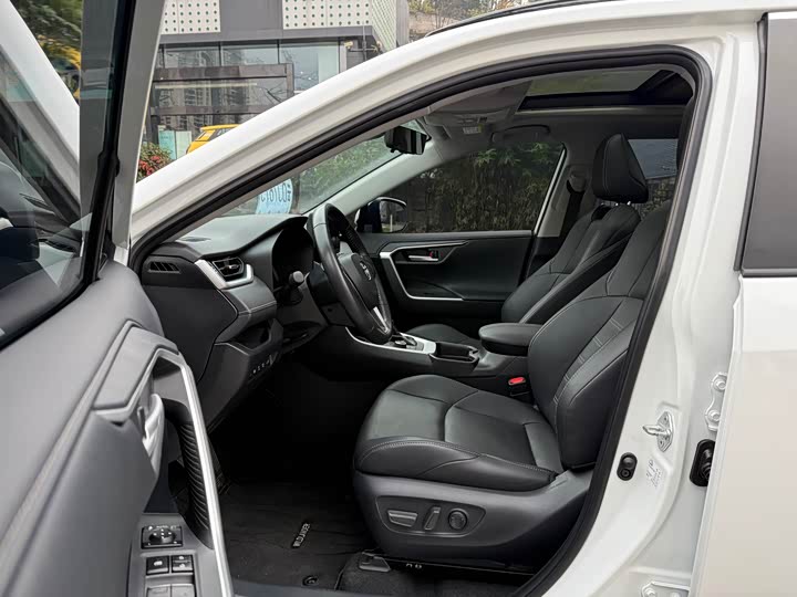 Фото 8 - Toyota Wildlander