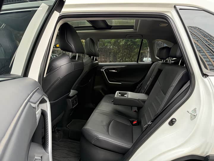 Фото 9 - Toyota Wildlander